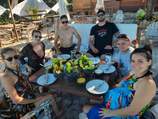 Larissa, Fabiane, Leonardo, Cassiano, Micael e Kezia - Porto Seguro/BA