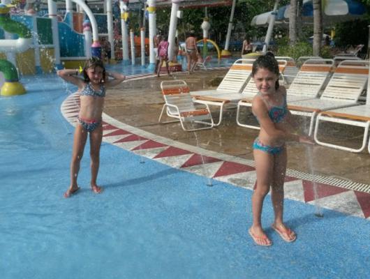  Bruna e Alice Carrasco / Beach Park Fortaleza - CE